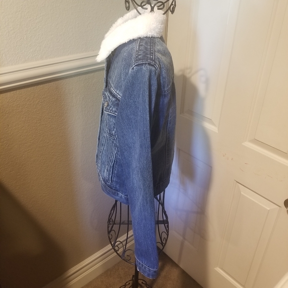 New with Tags C&C California Blue Denim Jacket White Fluffy Collar Size Medium - Picture 4 of 9